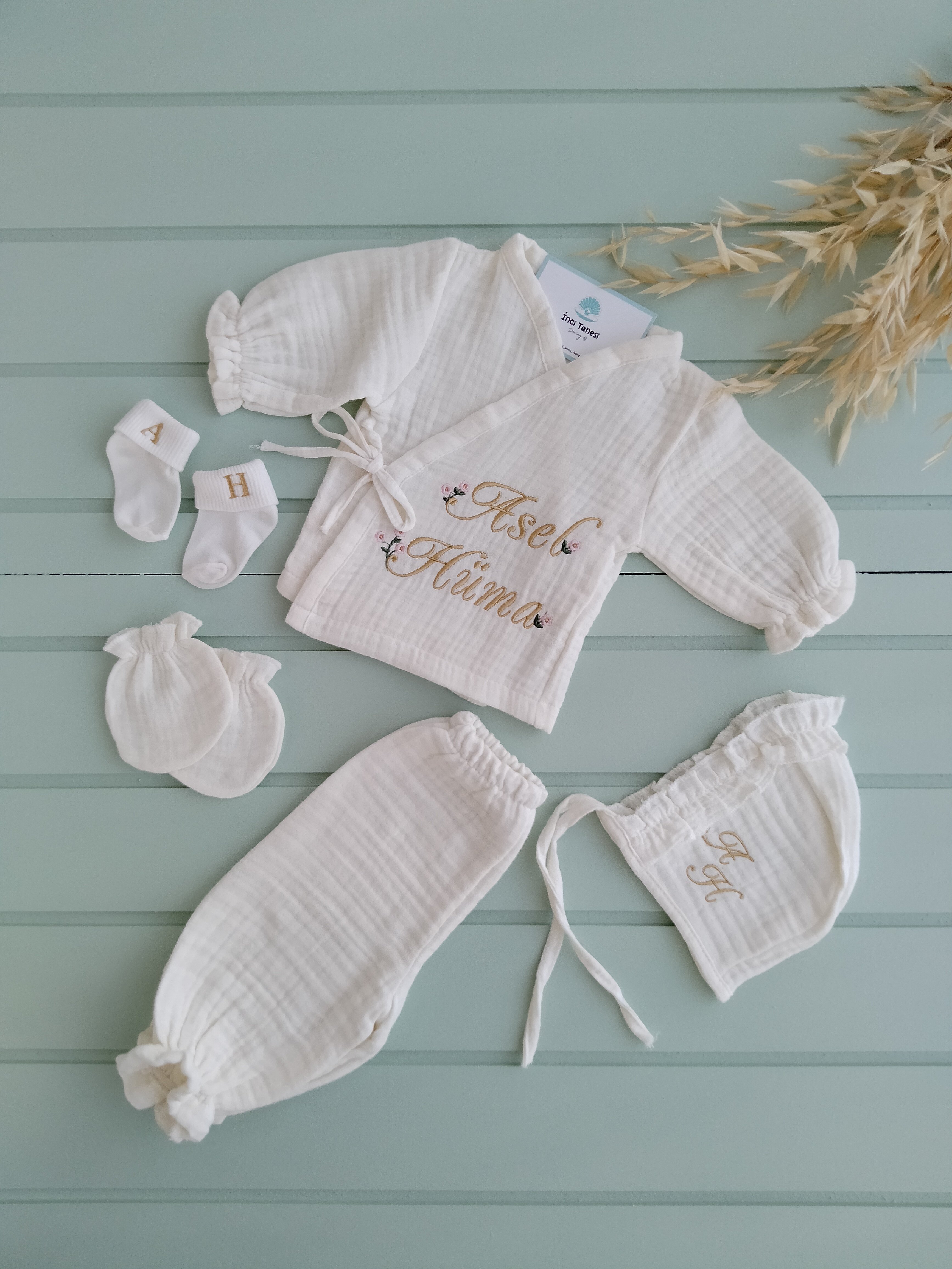 Müslin Bebek  Alt Üst Takım + Eldiven + Harf Çorap