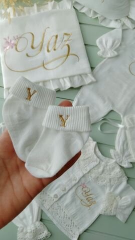 İnce Müslin Tam Set - Yastık + Battaniye + Bebe yk tulum+ Alt Üst tk dantelli + Çorap